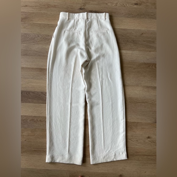 Aritzia Effortless Pants - Picture 3 of 16